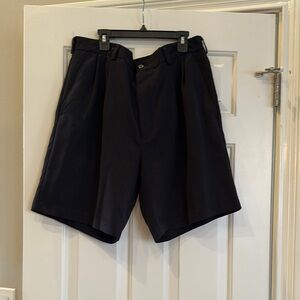 Izod Black pleated Front Shorts with Relaxed Fit